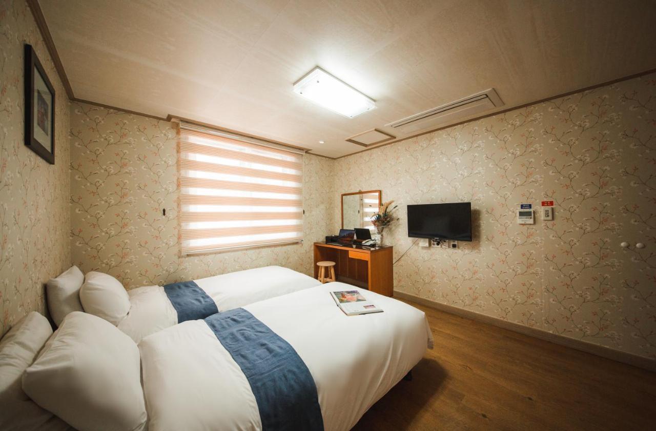 Jungmun Resort Jeju Согвипхо Экстерьер фото