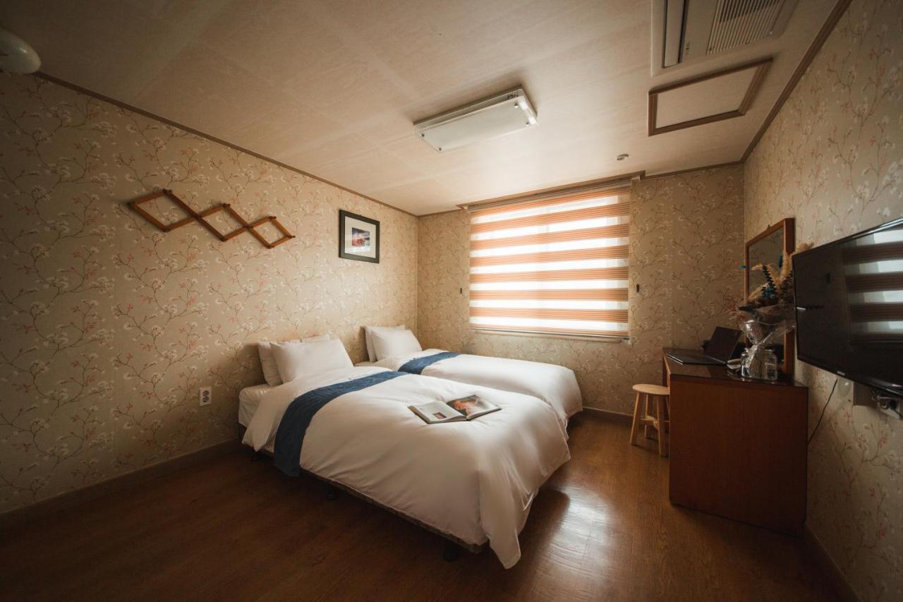 Jungmun Resort Jeju Согвипхо Экстерьер фото